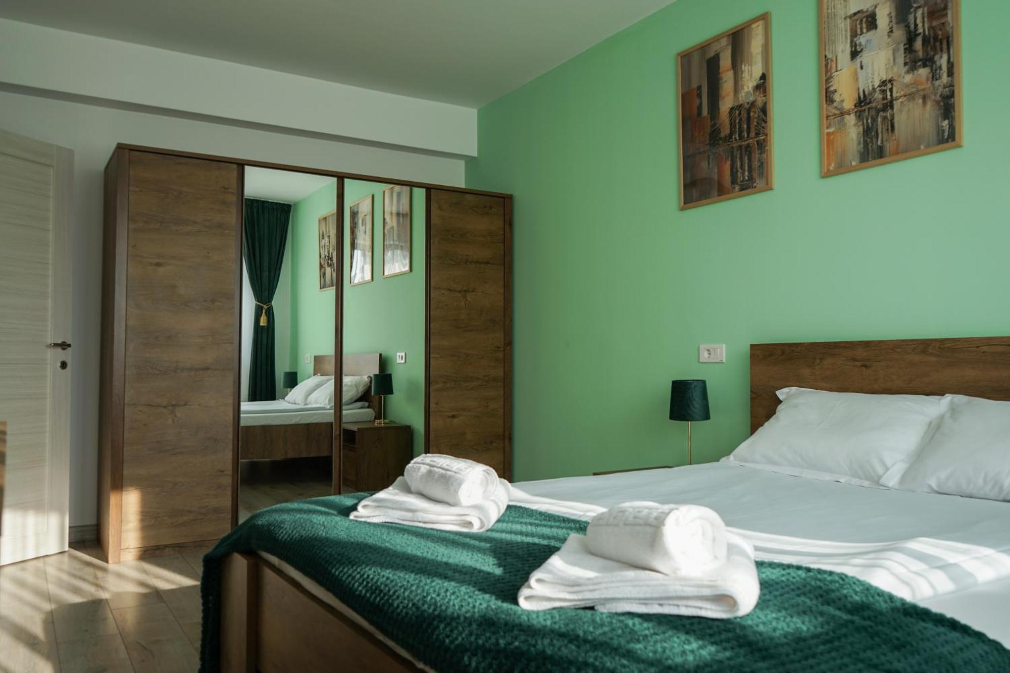 Mirandis Apartments - Comfort & Private Parking Near Coresi Mall Braşov Buitenkant foto