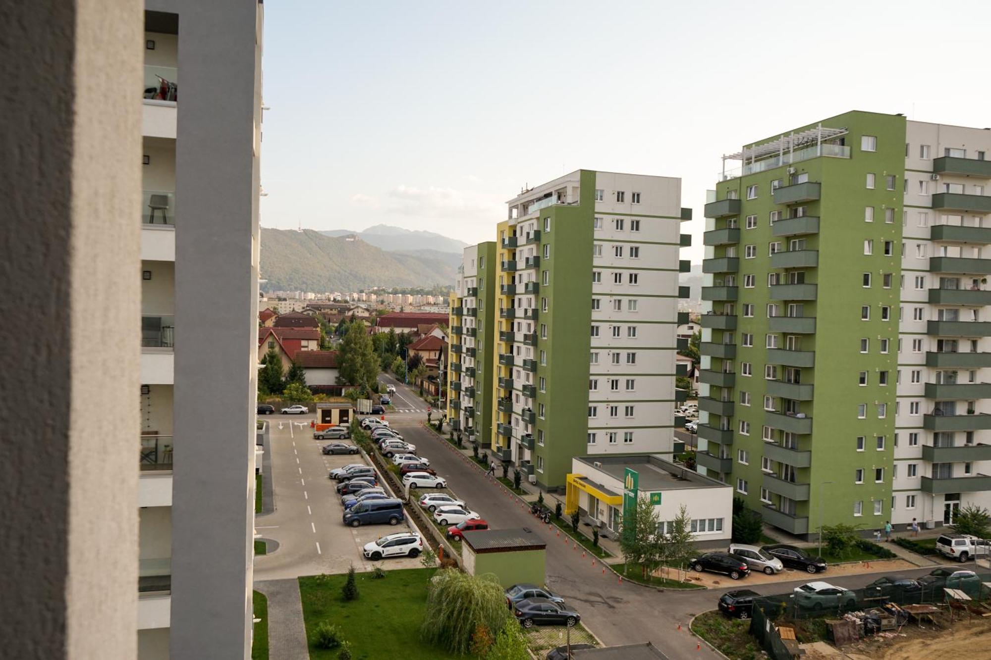 Mirandis Apartments - Comfort & Private Parking Near Coresi Mall Braşov Buitenkant foto