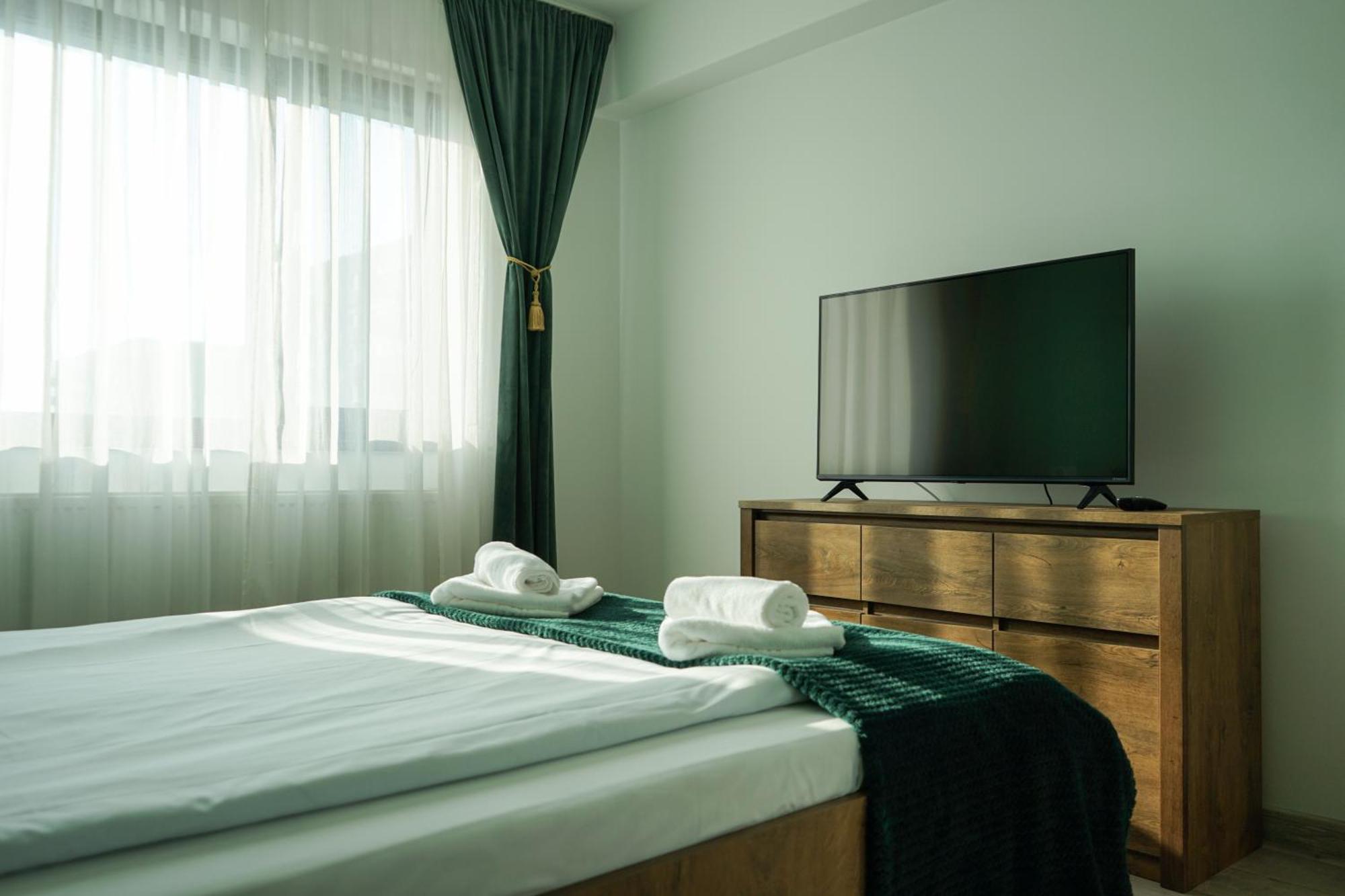 Mirandis Apartments - Comfort & Private Parking Near Coresi Mall Braşov Buitenkant foto