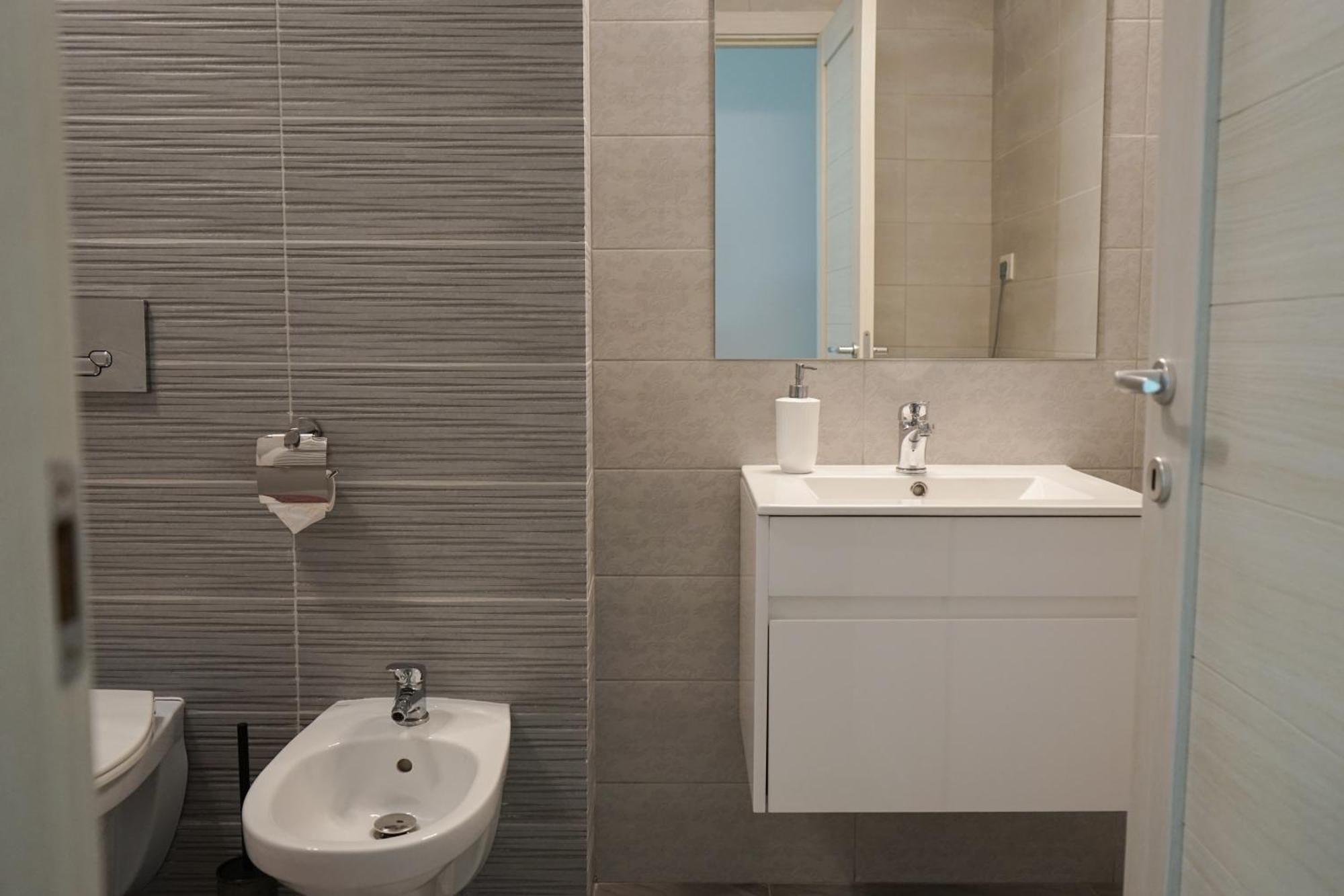 Mirandis Apartments - Comfort & Private Parking Near Coresi Mall Braşov Buitenkant foto