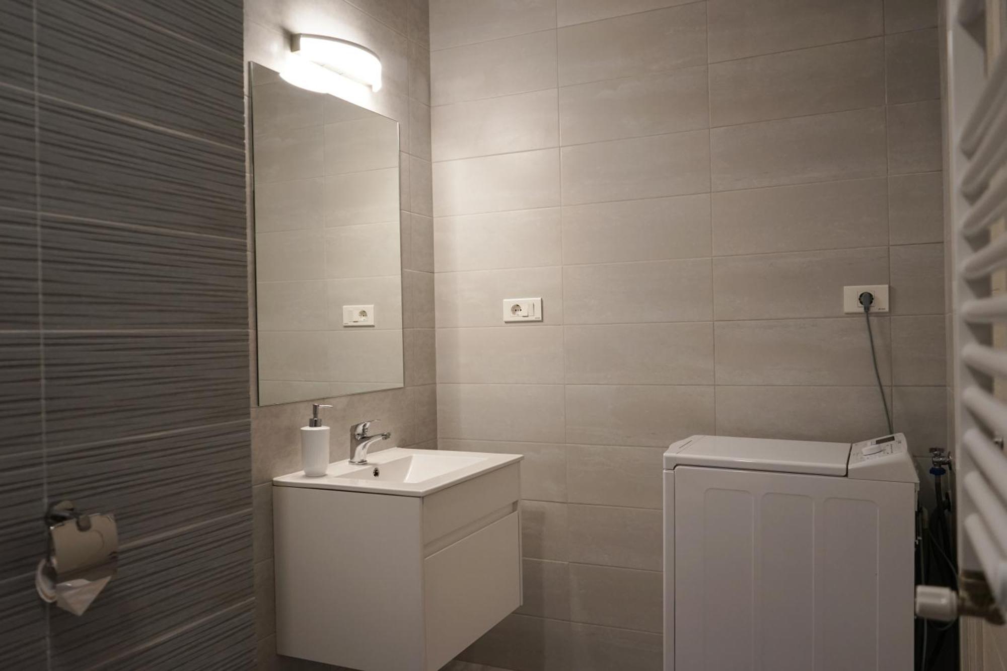Mirandis Apartments - Comfort & Private Parking Near Coresi Mall Braşov Buitenkant foto