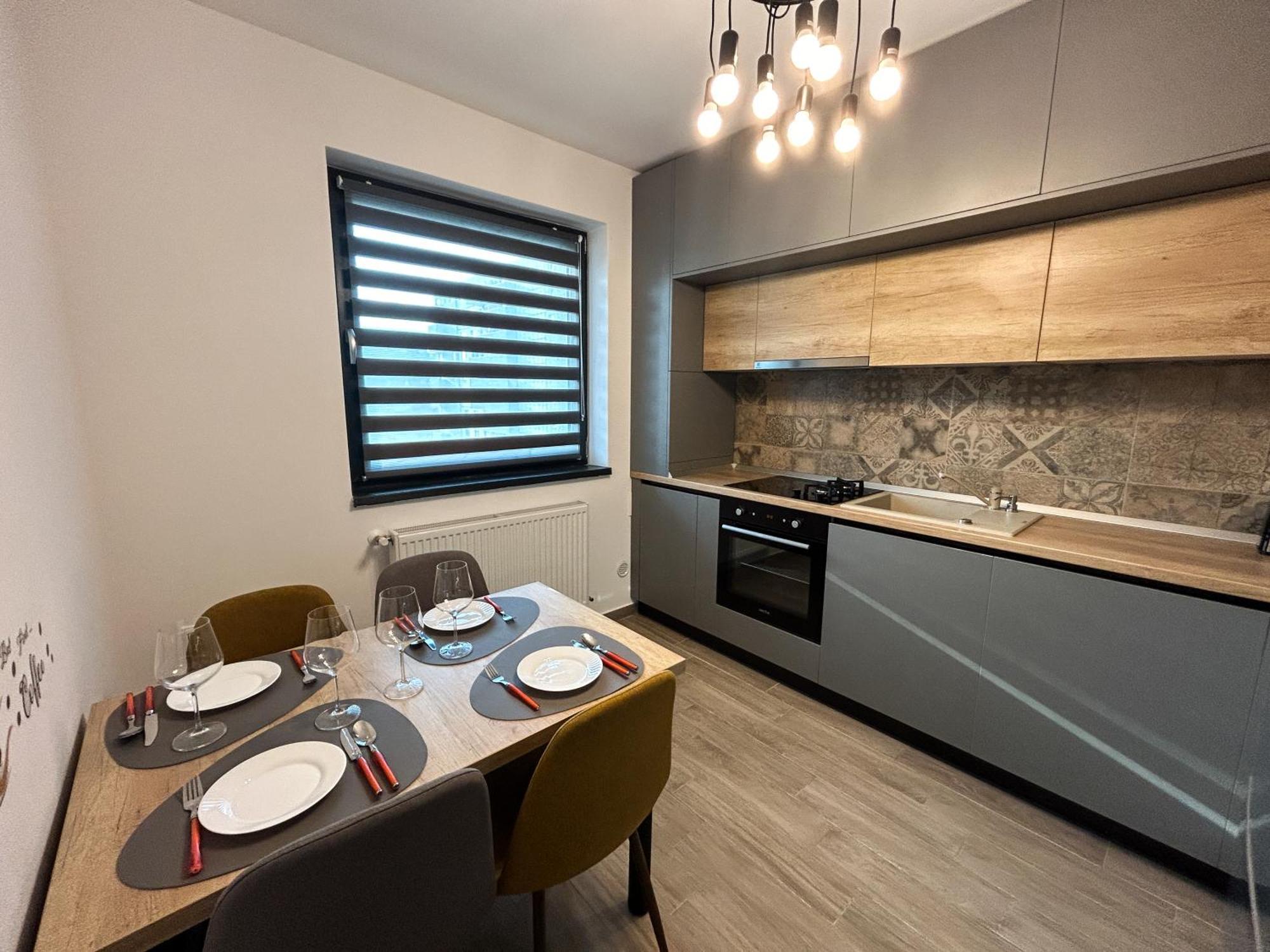Mirandis Apartments - Comfort & Private Parking Near Coresi Mall Braşov Buitenkant foto