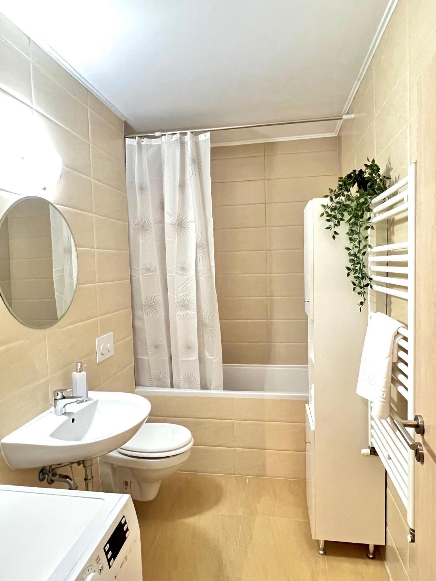 Mirandis Apartments - Comfort & Private Parking Near Coresi Mall Braşov Buitenkant foto