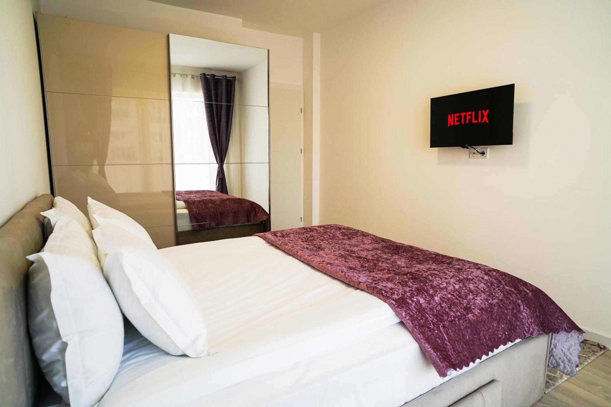 Mirandis Apartments - Comfort & Private Parking Near Coresi Mall Braşov Buitenkant foto