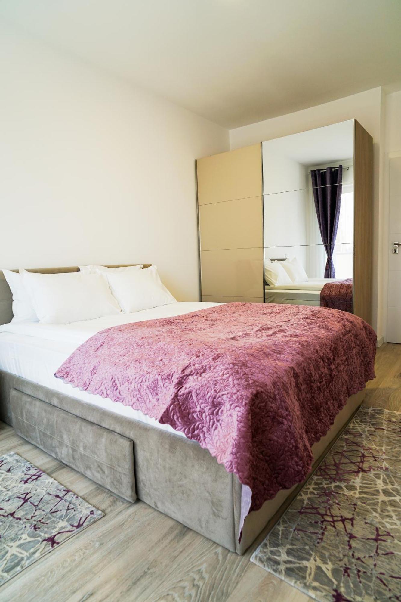 Mirandis Apartments - Comfort & Private Parking Near Coresi Mall Braşov Buitenkant foto