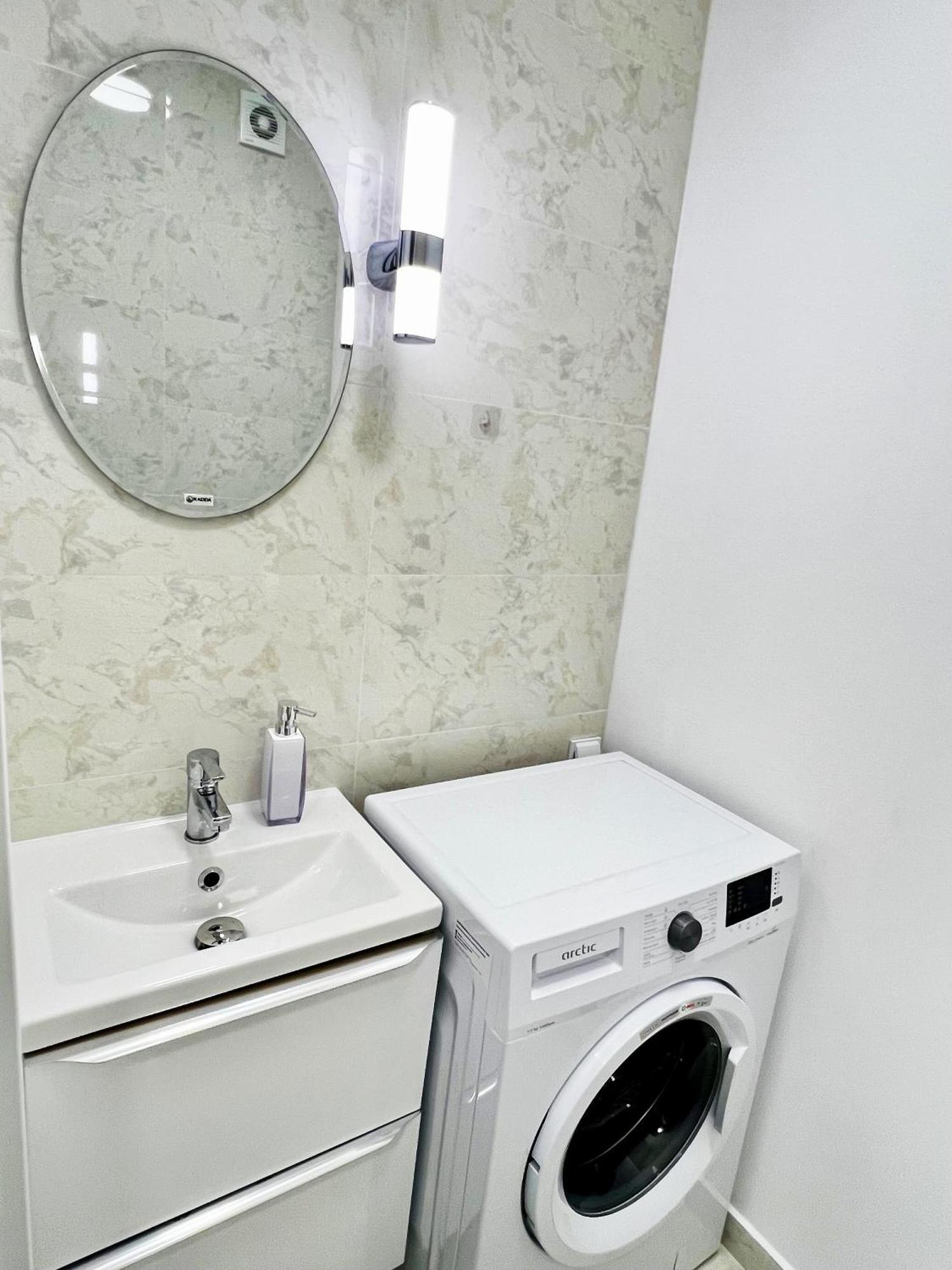 Mirandis Apartments - Comfort & Private Parking Near Coresi Mall Braşov Buitenkant foto