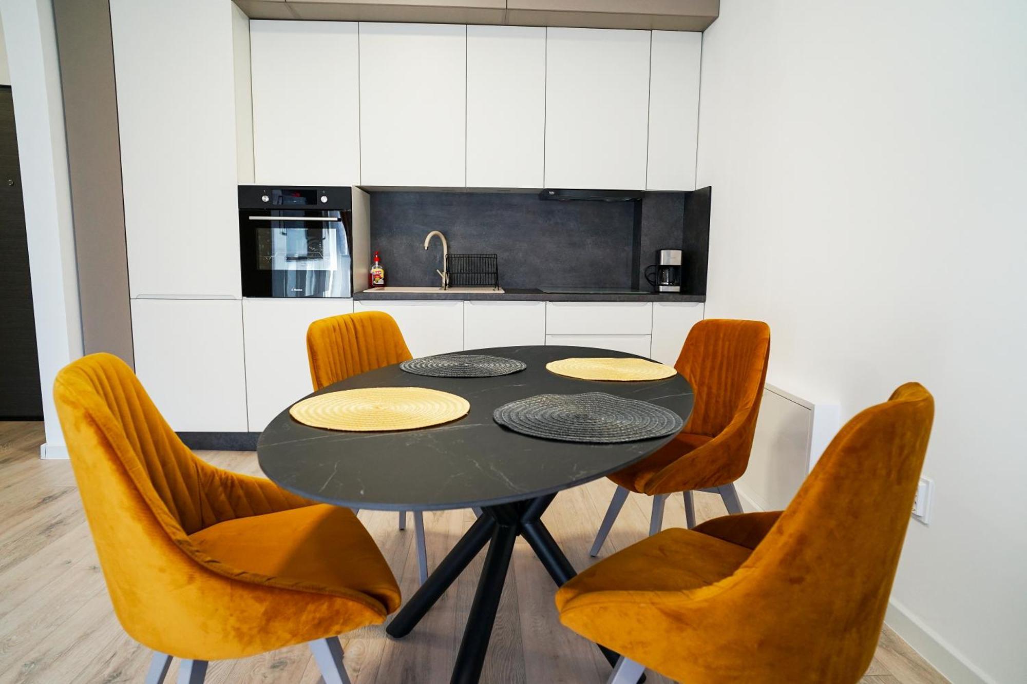 Mirandis Apartments - Comfort & Private Parking Near Coresi Mall Braşov Buitenkant foto
